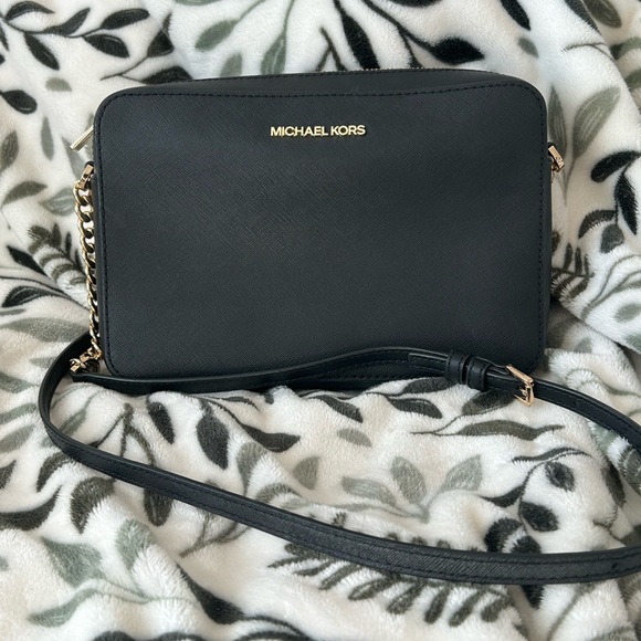 Michael Kors Cross Body - Picture 1 of 3
